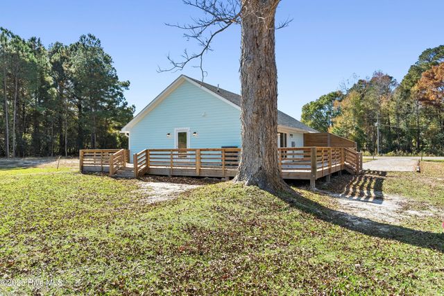 1070 Midway Road SE, Bolivia, NC 28422