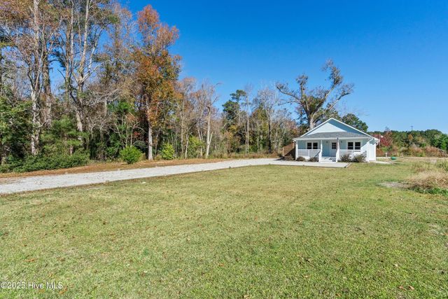 1070 Midway Road SE, Bolivia, NC 28422