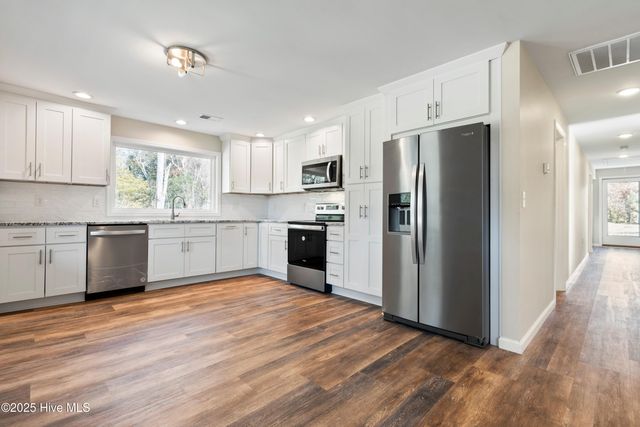 1070 Midway Road SE, Bolivia, NC 28422