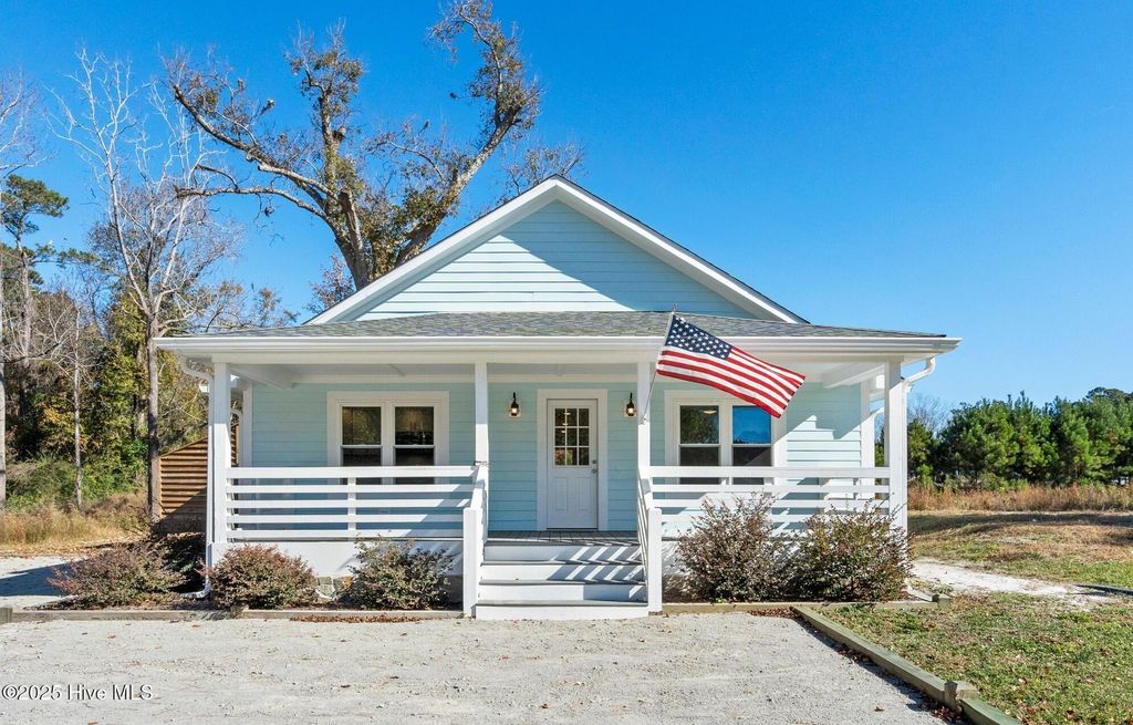 1070 Midway Road SE, Bolivia, NC 28422