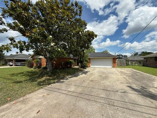411 Lee Dr, Thibodaux, LA 70301