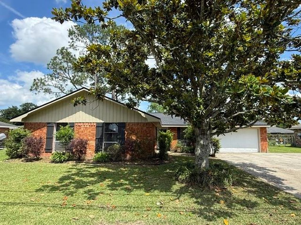 411 Lee Dr, Thibodaux, LA 70301