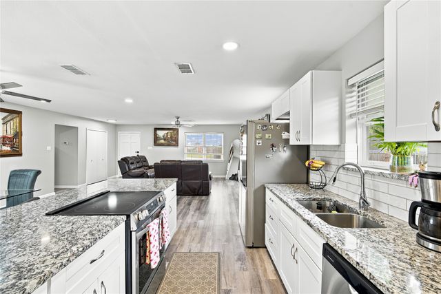222 Rockaway Drive, Duncanville, TX 75116