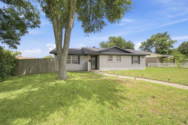 222 Rockaway Drive, Duncanville, TX 75116