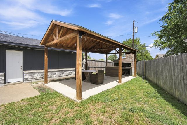 222 Rockaway Drive, Duncanville, TX 75116