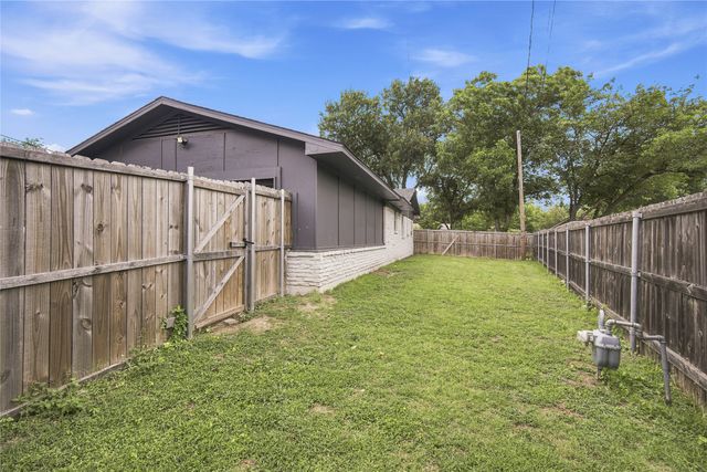 222 Rockaway Drive, Duncanville, TX 75116
