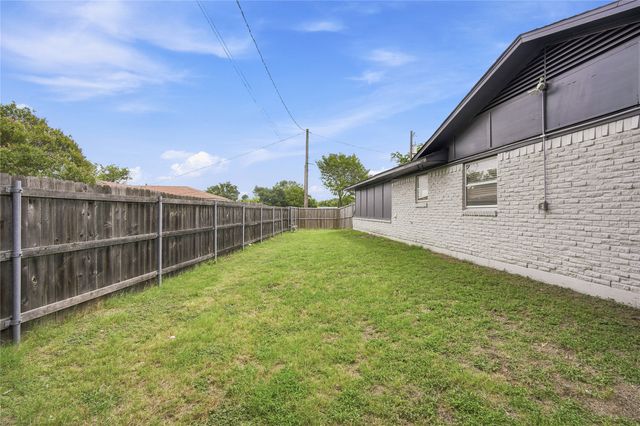 222 Rockaway Drive, Duncanville, TX 75116