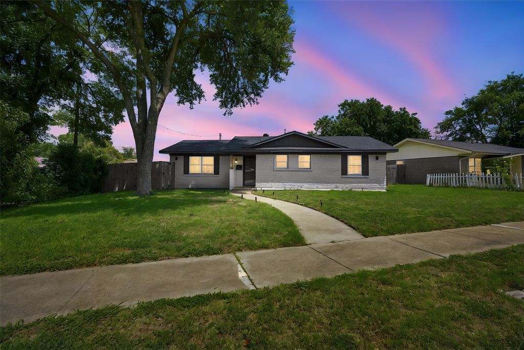 222 Rockaway Drive, Duncanville, TX 75116