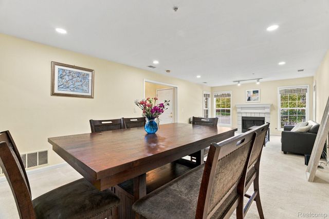 28067 Carlton Way Drive, Novi, MI 48377