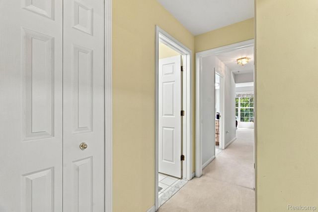 28067 Carlton Way Drive, Novi, MI 48377