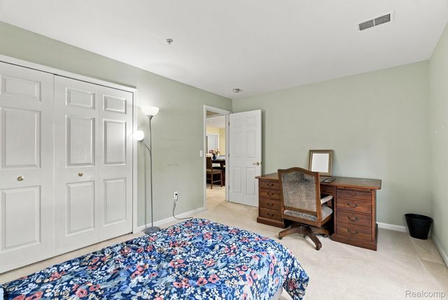 28067 Carlton Way Drive, Novi, MI 48377