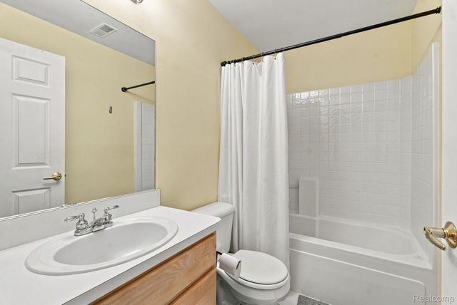 28067 Carlton Way Drive, Novi, MI 48377