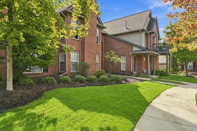 28067 Carlton Way Drive, Novi, MI 48377