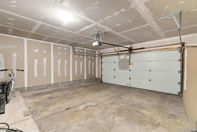 28067 Carlton Way Drive, Novi, MI 48377
