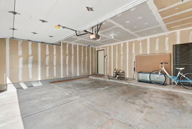 28067 Carlton Way Drive, Novi, MI 48377