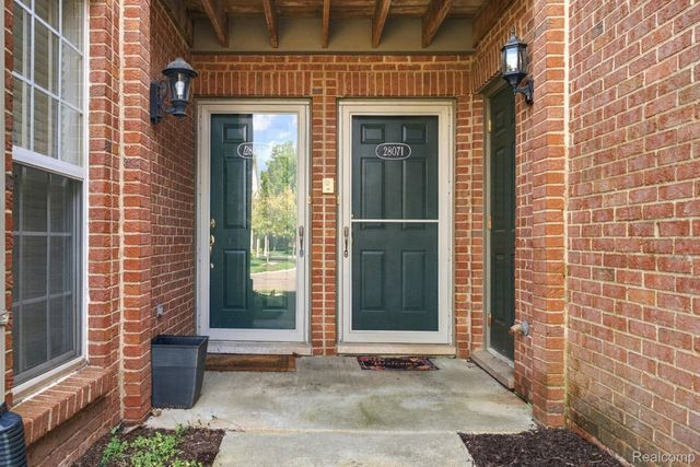 28067 Carlton Way Drive, Novi, MI 48377