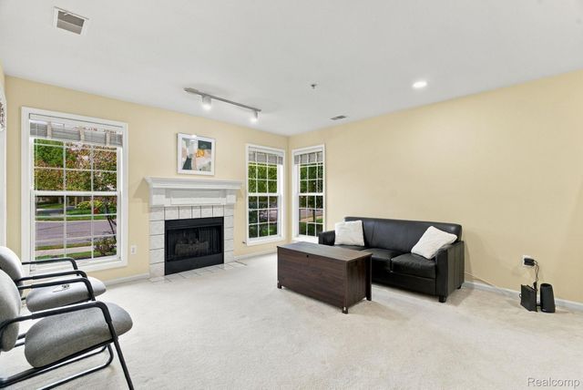 28067 Carlton Way Drive, Novi, MI 48377