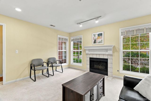28067 Carlton Way Drive, Novi, MI 48377