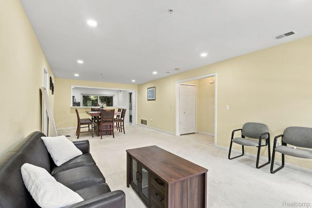 28067 Carlton Way Drive, Novi, MI 48377