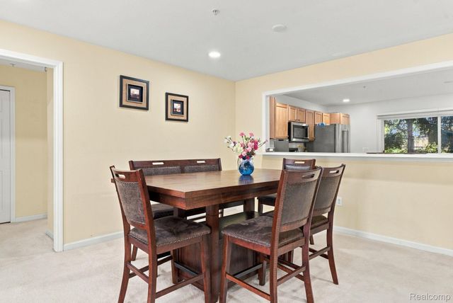 28067 Carlton Way Drive, Novi, MI 48377