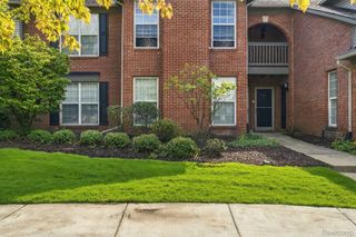 28067 Carlton Way Drive, Novi, MI 48377