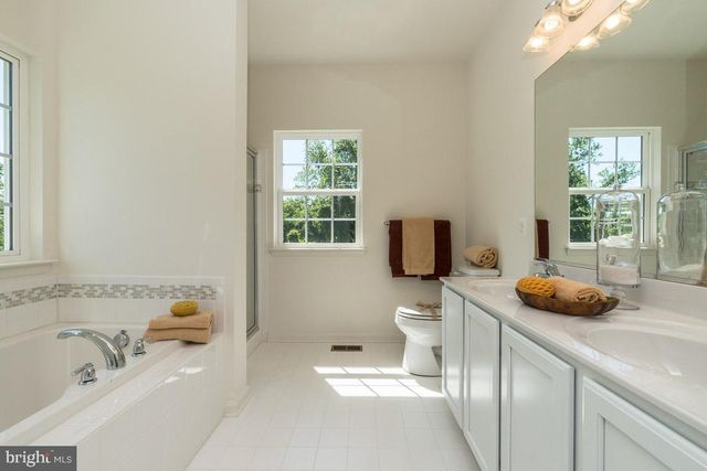 2102 N HERON CIRCLE, New Castle, DE 19720