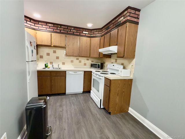 2 Coll Hollow Road, Poughkeepsie, NY 12601