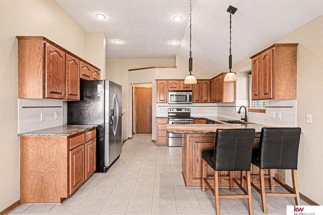 16632 Olive Street, Omaha, NE 68136