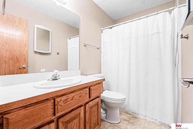 16632 Olive Street, Omaha, NE 68136