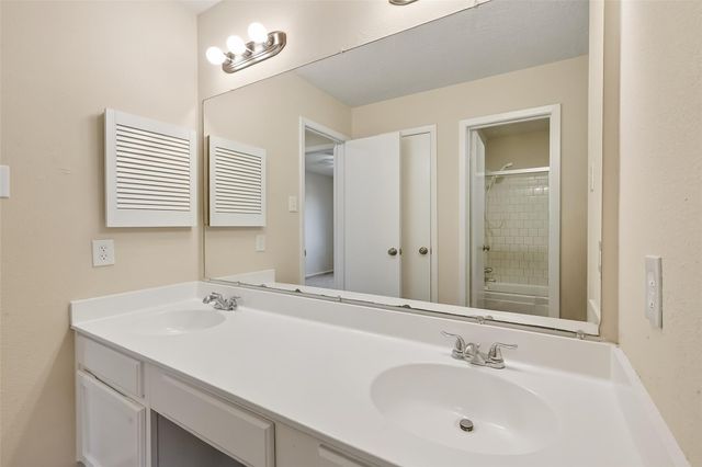 11322 Yorklyn Drive, Houston, TX 77066