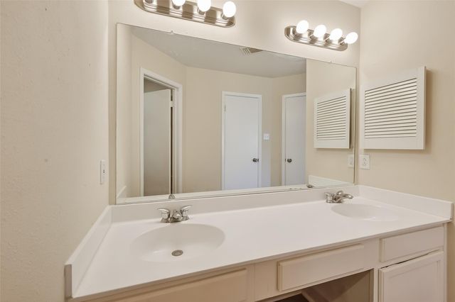 11322 Yorklyn Drive, Houston, TX 77066