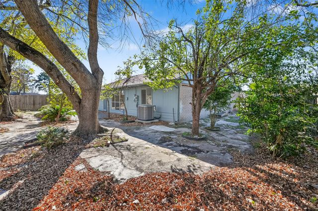 11322 Yorklyn Drive, Houston, TX 77066