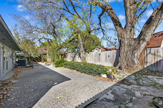 11322 Yorklyn Drive, Houston, TX 77066