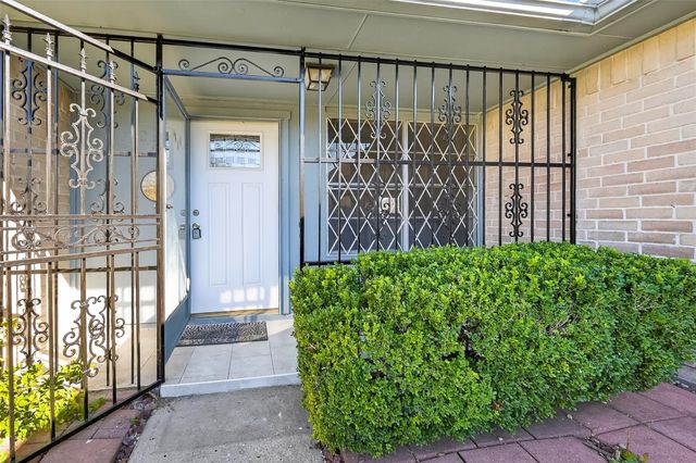 11322 Yorklyn Drive, Houston, TX 77066