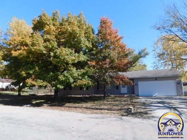 104 Dakota Ave, Holton, KS 66436