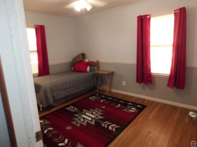 104 Dakota Ave, Holton, KS 66436