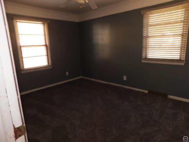 104 Dakota Ave, Holton, KS 66436