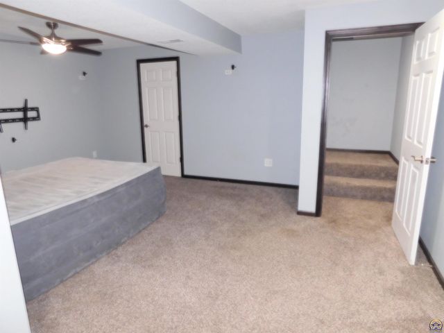 104 Dakota Ave, Holton, KS 66436