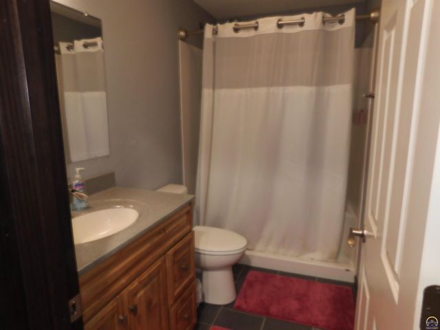 104 Dakota Ave, Holton, KS 66436