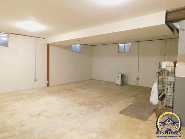 104 Dakota Ave, Holton, KS 66436