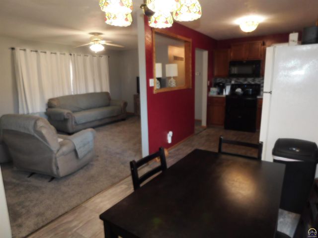 104 Dakota Ave, Holton, KS 66436