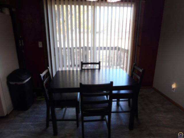 104 Dakota Ave, Holton, KS 66436