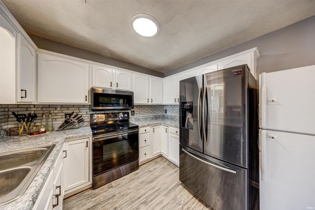 209 W Savannah Drive, Huntingburg, IN 47542