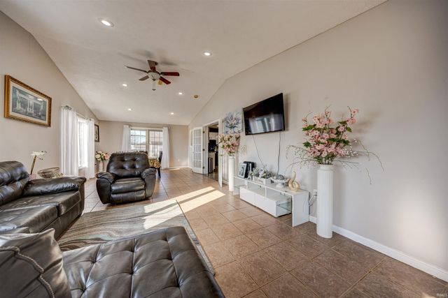 209 W Savannah Drive, Huntingburg, IN 47542