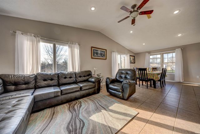 209 W Savannah Drive, Huntingburg, IN 47542