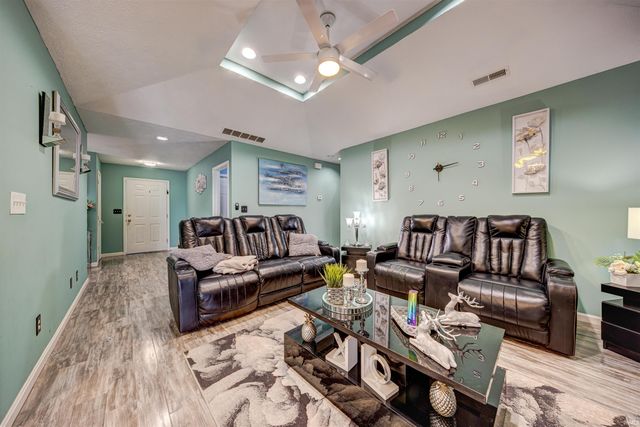 209 W Savannah Drive, Huntingburg, IN 47542