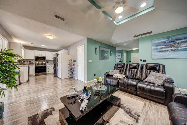 209 W Savannah Drive, Huntingburg, IN 47542