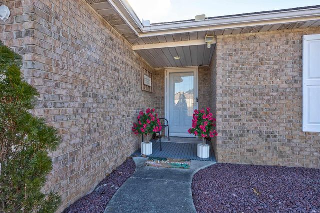 209 W Savannah Drive, Huntingburg, IN 47542