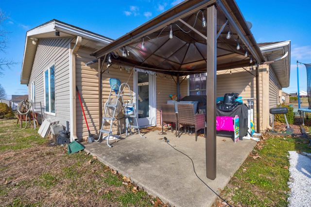 209 W Savannah Drive, Huntingburg, IN 47542