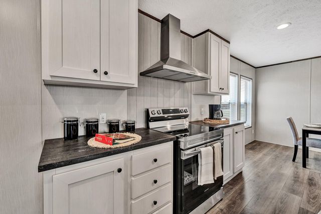 2206 Lipscomb RD, Moneta, VA 24121